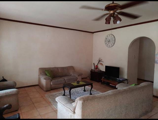 3 BEDROOM TOWNHOUSE FOR SALE IN PORT EDWARD